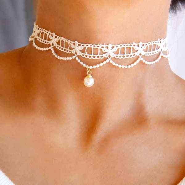 white lace pearl charm choker necklace / white lace choker wedding / bridesmaid white choker / dangling white pearl choker /white victorian