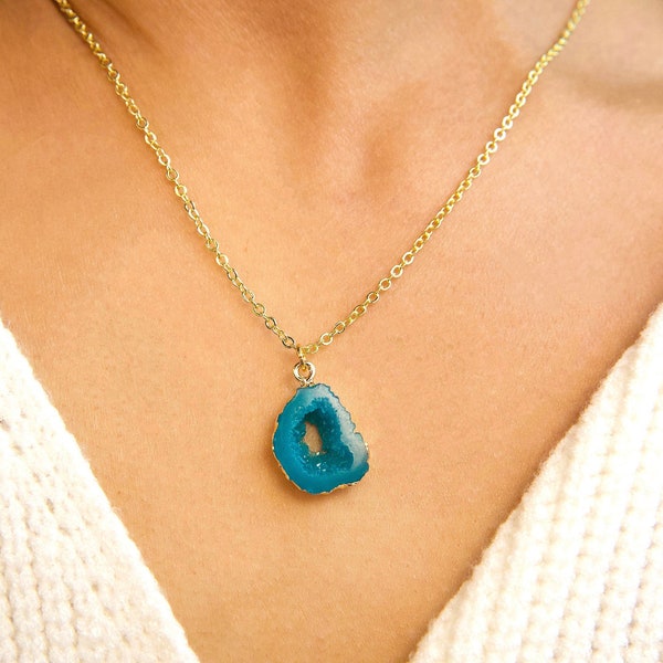 dainty faux blue geode necklace / aquamarine crystal necklace / teal blue crystal necklace / blue geode crystal pendant /blue agate necklace