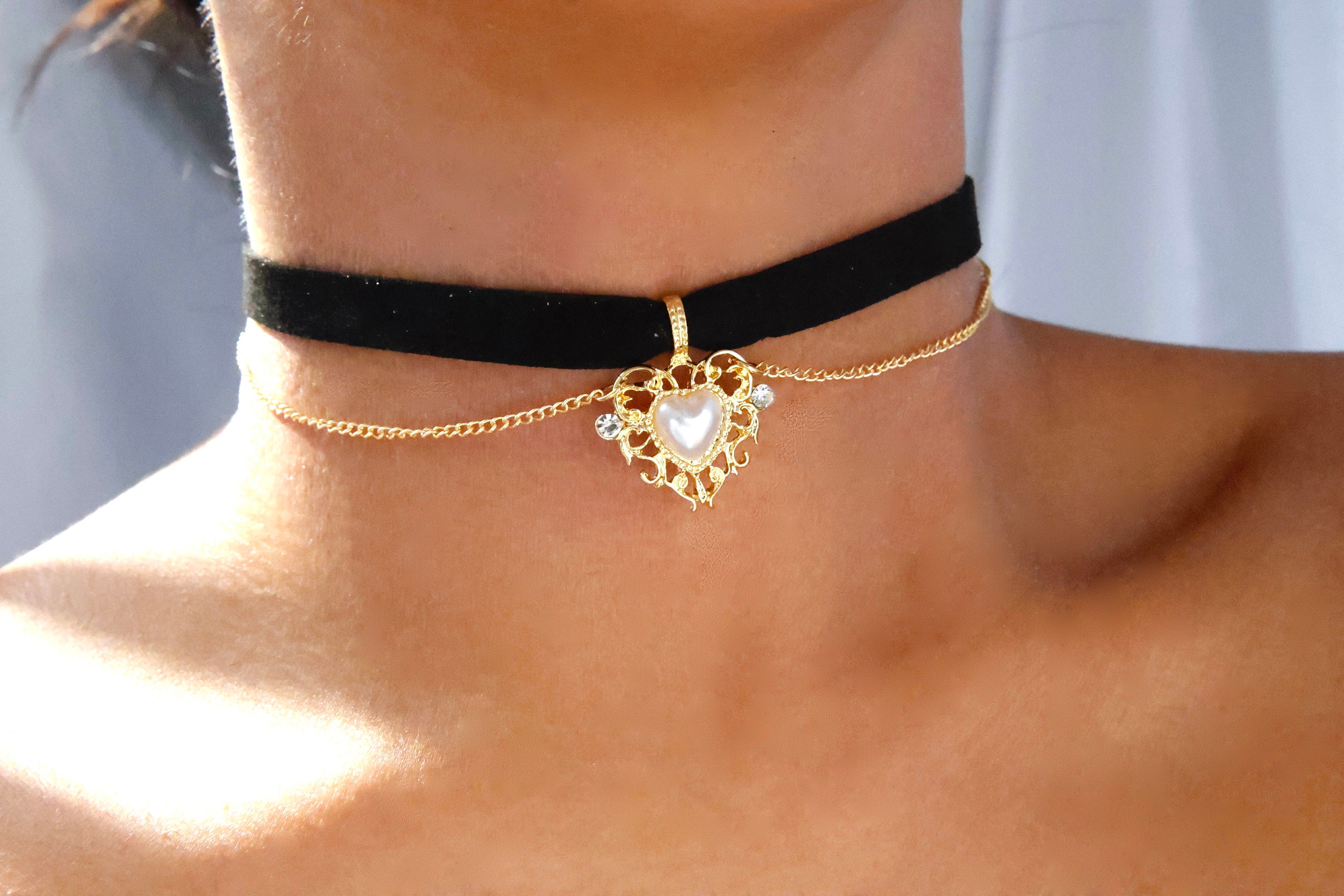 Collier Ras Du Cou En Daim Avec Pendentif Cœur Nacre - Neuf Avec étiquettes, Marron, Thème Amour