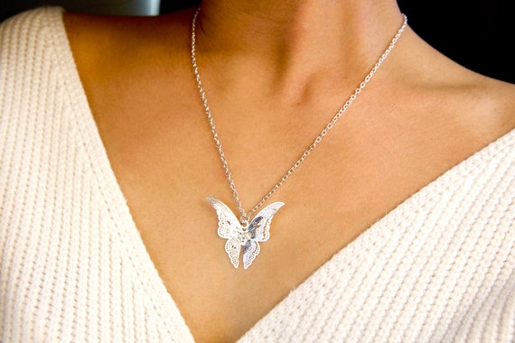 Big butterfly necklace deals