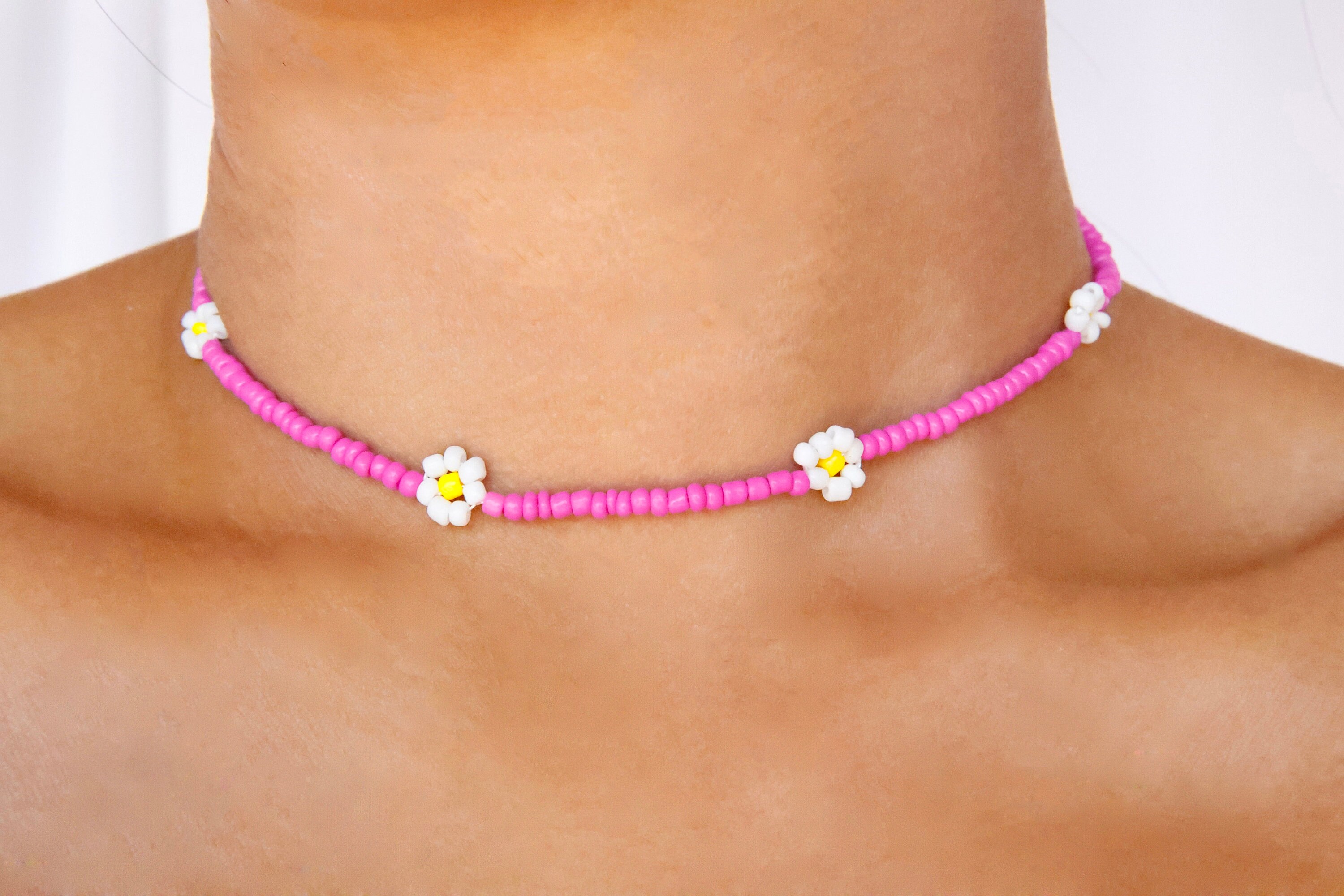 Collier Ras De Cou Créateur En Perles De Rocaille Violet Mauve Avec Pendentif Fleur - Neuf Sans Emballage, 41 Cm