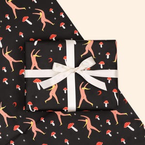 Feuille de papier cadeau Woodland Night | Papier cadeau champignon | Feuille d'emballage cadeau | Papier d'anniversaire | Wrap folklorique | Emballage cadeau