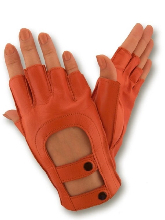 tan leather gloves