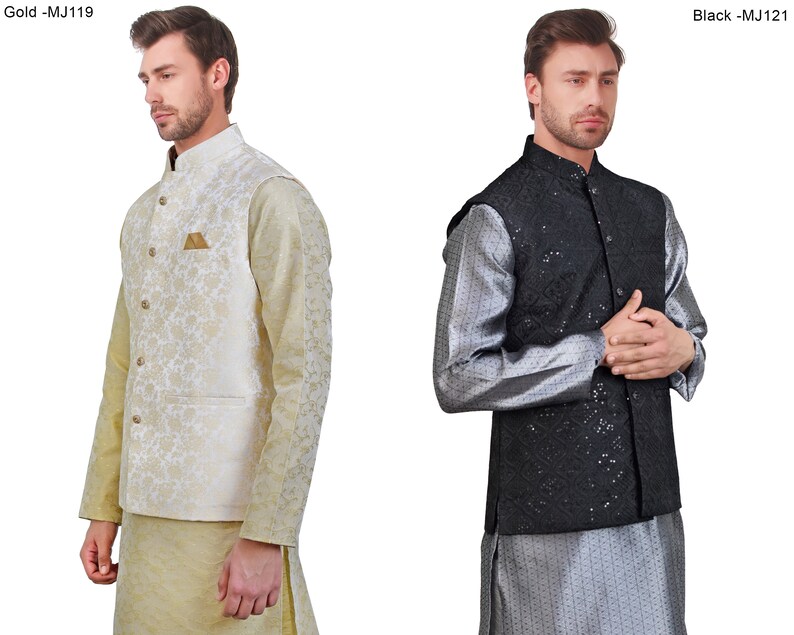 K&ouml;nnte beinhalten: Zwei formelle Herren-Outfits. Eines ist goldfarben mit floralem Muster, Stehkragen und Einstecktuch. Das andere ist schwarz mit geometrischem Muster, Stehkragen und einem grauen Hemd darunter. Die Outfits sind mit Gold -MJ119 und Black -MJ121 gekennzeichnet.