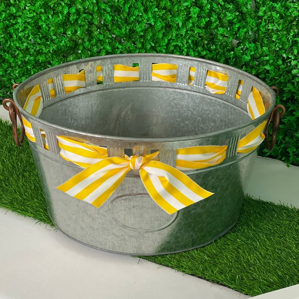 Cut-Out Beverage Tub with Striped Ribbon