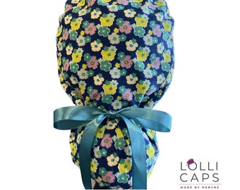 Touca cirúrgica floral com abertura para rabo de cavalo: Touca cirúrgica de algodão feita à mão