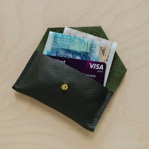 Personalisierte Leder Compact Geldbörse für Bankkarten und Bargeld in vielen Farben grün, rosa, blau, gelb, schwarz. Visitenkartenhalter.