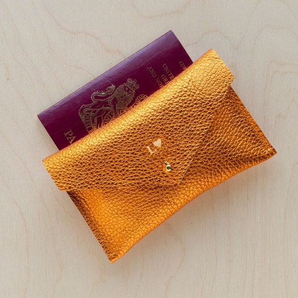 Monedero de sobre de cobre metálico, bolso minimalista de cuero naranja óxido, regalo personalizado para ella. Regalos de cumpleanos. Funda de pasaporte naranja.