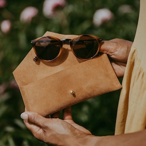 Étui à lunettes en cuir personnalisé. Étui à lunettes de lecture en daim marron pour papa, grand-père. Cadeau d'anniversaire, étui à lunettes vert.