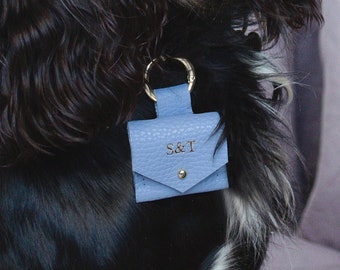 Pochette pour porte-alliances pour chien avec accessoires en argent et personnalisation, pochette noire pour alliances pour chien et homme. Pochette fiançailles et propositions