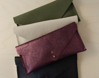 Personalisierte Leder Clutch Geldbörse in Burgund, Grün, Schwarz und Creme. Federmäppchen oder Abendtasche. Brautjungfer Clutch Taschen.