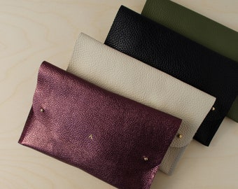 Gepersonaliseerde leren clutch bag, zwarte minimalistische clutch bags voor bruiloft, bruidsmeisjescadeaus, moderne bruiloft, clutch en avondtassen.