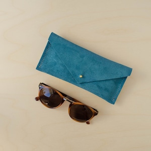 Personalised Suede Glasses Case in Pink, Teal, Blue, Coral, Tan and Mint Green. Reading glasses case or sunglasses pouch. Teal