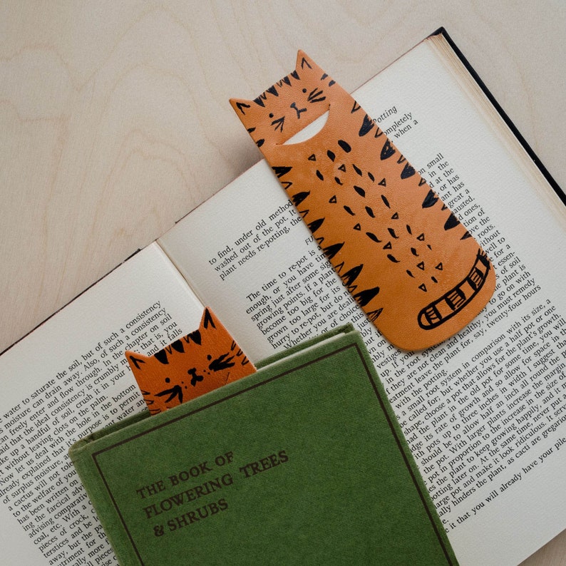 Handpainted Leather Cat Bookmark: Unique Book Lover Gift