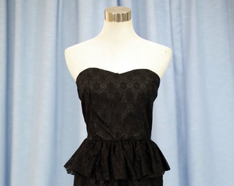 Vestido curto vintage preto de renda dos anos 60 com saia de babados, tamanho AU4 (retro para festas e coquetéis).