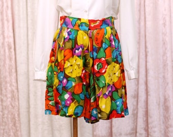 Vintage 80-tals shorts med ljusa blommiga fruktmönster och fickor AU10–12