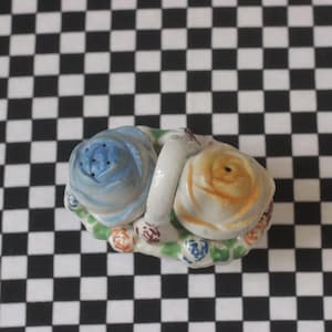 Rose Basket Salt & Pepper Shakers – Vintage Porcelain with Floral Detail