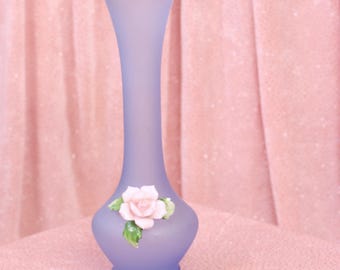 フリル付き花瓶、ケース入り渦巻きガラス、花のバラ、6 インチ花瓶、白