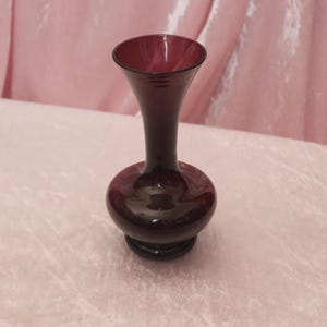 Deep Purple 70s Glass Bud Vase – Vintage Purple Decor