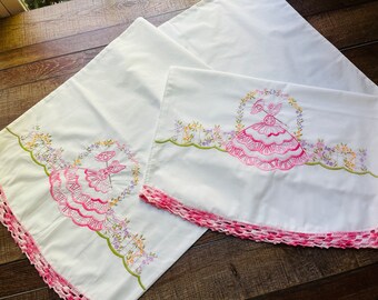 Pair KING Vintage Hand Embroidered Southern Belle High Quality Cotton Country Cottage Pillowcases Crochet Trim