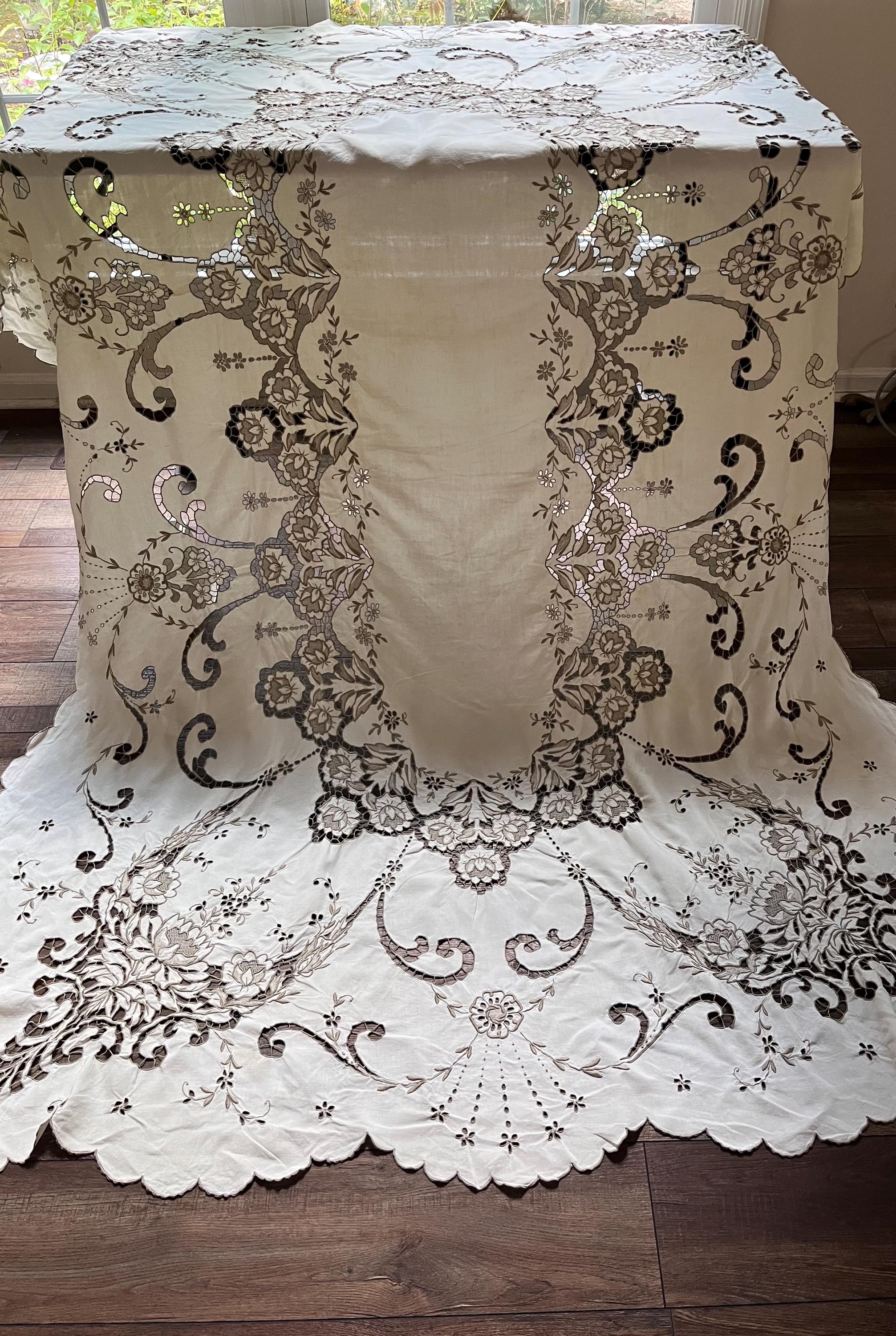 アンティーク手刺繍テーブルクロス - マデイラ、ポルトガル - 美しい