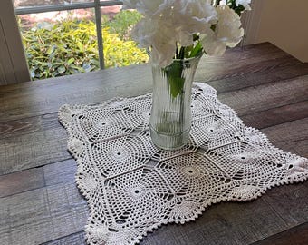 Tapete de ganchillo vintage hecho a mano de 40 cm (16") color avena