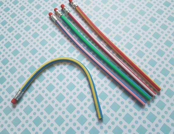 Lot of 8 Vintage Bendy Pencils, Long Flexible Pencil Set, Novelty Plastic  Pencils -  Israel