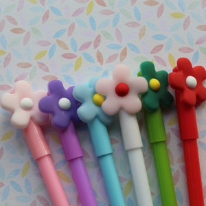 Flower Pen – Pretty Novelty Writing Pen, Cute Black Ink Stationery Gift, Floral Desk Accessory