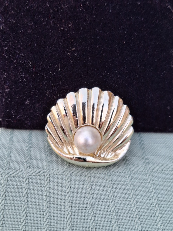 Vintage Gerry's Gold-Tone Oyster Clam Shell Brooch