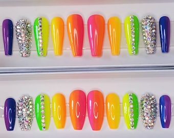 Presse bling arc-en-ciel néon sur les ongles / néon jaune néon rose vert cercueil violet bling ongles fierté mis ensemble de cristal d’été
