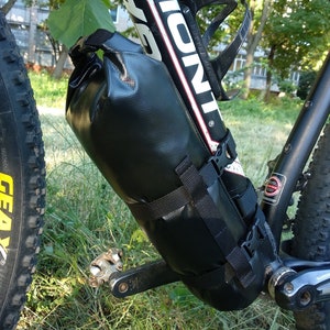 Waterproof Bike Frame Bag: PVC Bicycle Travel Accessory (1.5L)