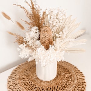 Neutral dried flower pot arrangement