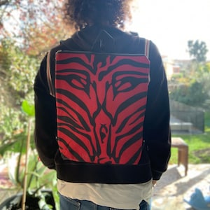 Mochila africana de piñatex, mochila de tela encerada, mochila vegana, bolso con estampado africano, bolso de tela africana, mochila hecha a mano, mochila salvaje