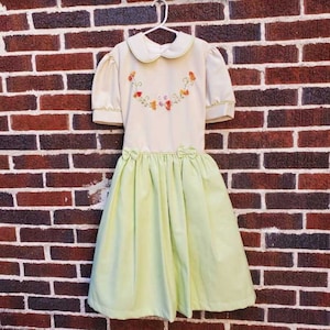 Girl&#39;s 12 vintage 50s tulle party dress embroidered &  Peter Pan collar
