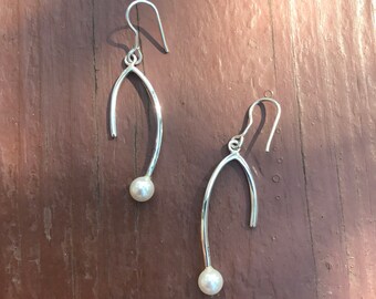 The Rachelle Earrings_ 925 Sterling Silver Leaf Outline with Natural Pearl Dangle Style Earrings
