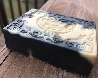 Mitlow Honey, Turmeric and Charcoal Soap for Acne Scars