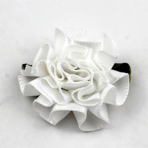 10-100 STÜCKE Weiß Rimbion Blume 3 CM Satin Nelke Applikationen Für DIY Handwerk Tuch Dekor Nähen Haarnadel Krone Herstellung Zubehör Versorgung