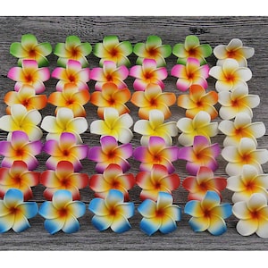 50 piezas de 6 cm de espuma hawaiana artificial Plumeria Frangipani flor para bricolaje horquilla para el pelo boda fiesta decoración corona para el pelo