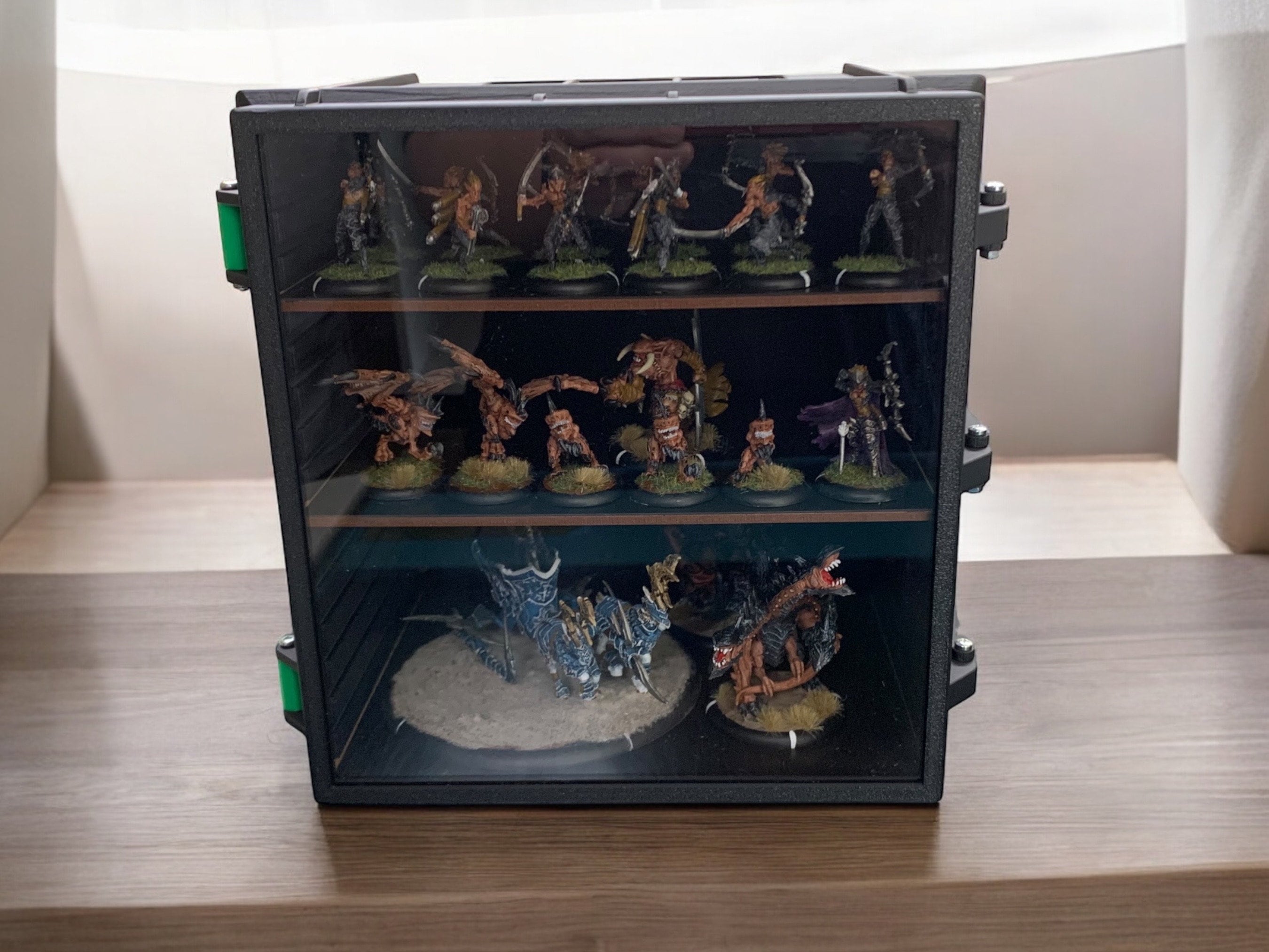 ミニチュアディスプレイケース：ウォーハンマーミニチュアなどに適した