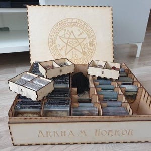 Boîte de rangement pour mégacartes. gravure personnalisable, compatible avec l'unité Kallax. Jeux de cartes comme Magic the Rassemblement, Arkham Horror, Marvel Champions