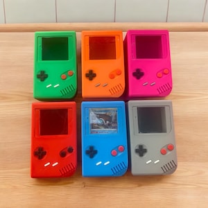 Pudełko do przechowywania kart w stylu retro Game Boy, odpowiednie do przechowywania kart takich jak Pokemon, MTG, Marvel Champions itp. do gier karcianych. Pudełko na karty.