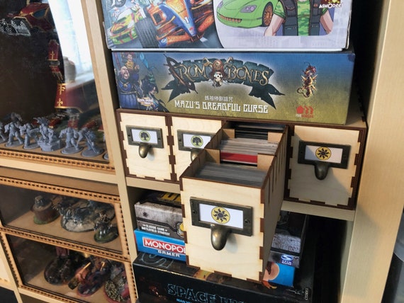 TAZZOR - 4 Boîtes Rangement Cartes MTG/YOG - Magnétique - 100+ Cartes - Noir/Bleu/Vert/Jaune