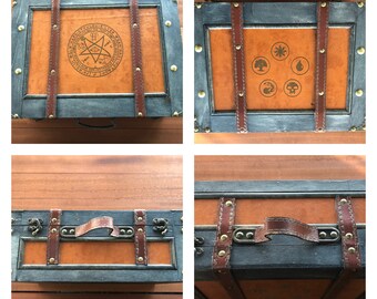 Caixa para guardar cartas em estilo vintage com gravação personalizável - GRANDE. MTG, Arkham, Pokémon, Magic: The Gathering.