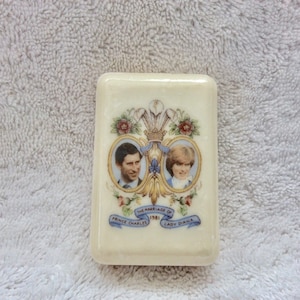 Sealed Royal Soap Souvenir Prince Charles and Lady Diana