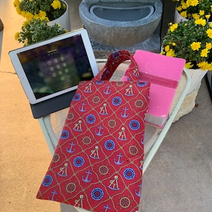 Rot und Marineblau Nautisches Design Quilt Lined Book Bag Tablet Einkaufstasche