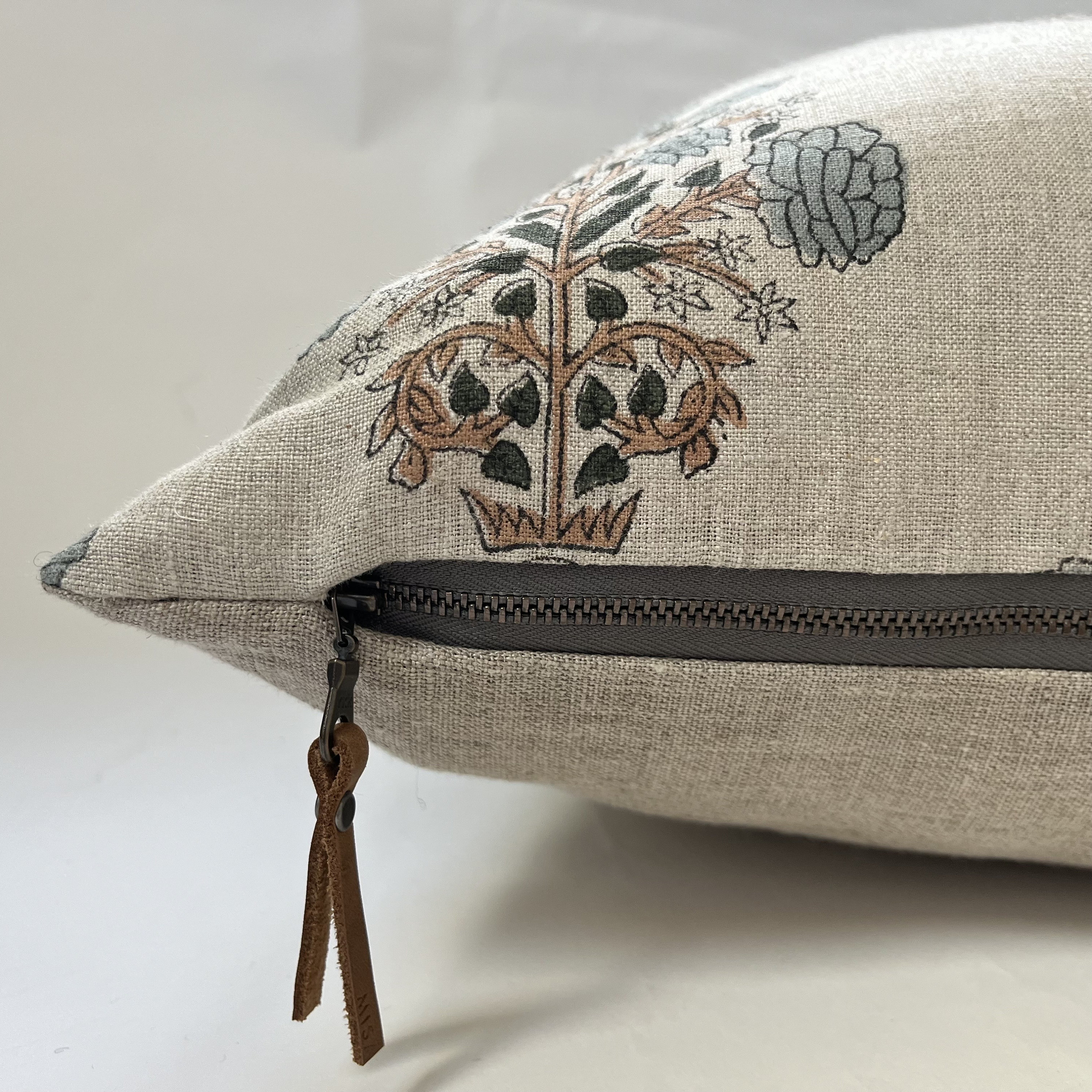 Blau geblümten Leinen Kissenbezug Reißverschluss-Leder Pull 14x24 18 zoll 20 zoll 22 zoll schöne 100% Leinen mit sichtbaren Reißverschluss handgefertigt von miss