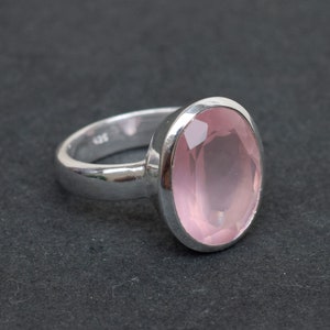 Natürlicher rosa Rosenquarzring 925 Sterlingsilber-Rosenquarzring, handgemachter silberner Edelsteinring, Geschenk-Rosasteinring