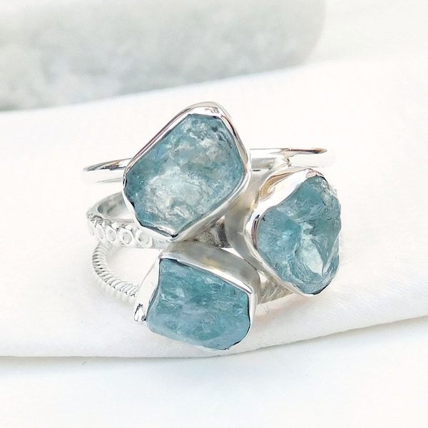 Ruwe ring aquamarijn: stapelbare ring in sterlingzilver maart geboortesteen
