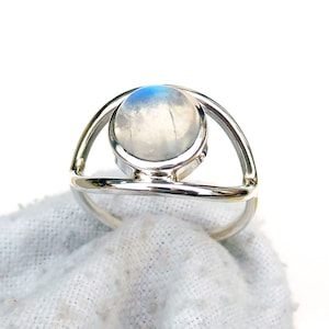 Moonstone Ring, Blue fire Moonstone Ring, 925 Sterling Silver Ring, Engagement Ring, Handmade Ring, Wedding Ring, Solitaire Ring-U047