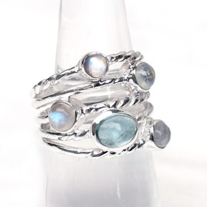Anillo de aguamarina natural y piedra lunar, hecho a mano en plata de ley 925, apilable y con un diseño creativo.